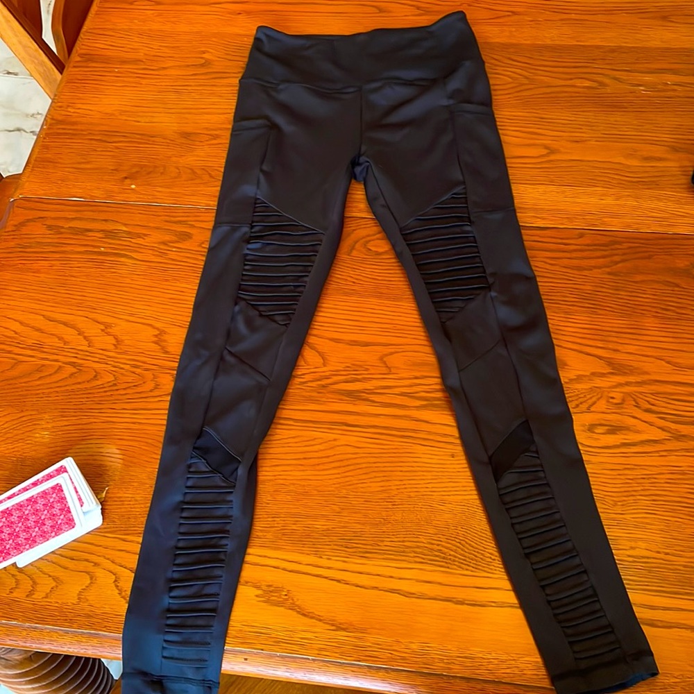 Super stretchy workout leggings with side pockets size XS